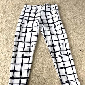White and black windowpane legging